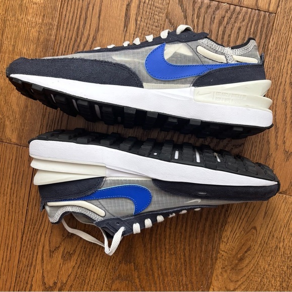 Nike Wattle One SE sneakers in phantom/hyper royal - Picture 5 of 13